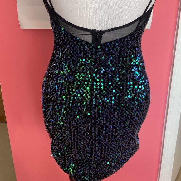 🧜🏼‍♀️ - Picture 2 of 5